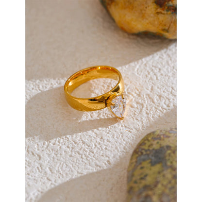 Vivienne Gold Water Drop Crystal Ring